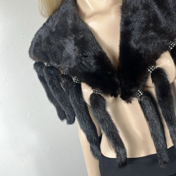 LAZARE’S FUR STOLE/COLLAR - Picture 2 of 9